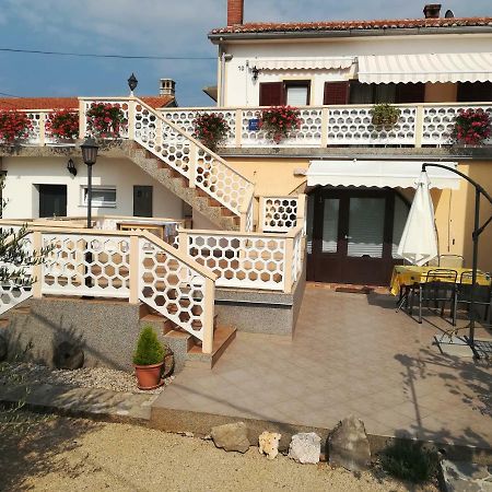 Apartmani Marija Malinska Kültér fotó