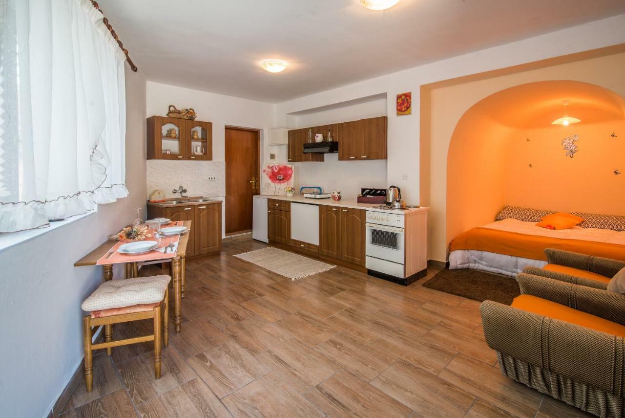 Apartmani Marija Malinska Kültér fotó