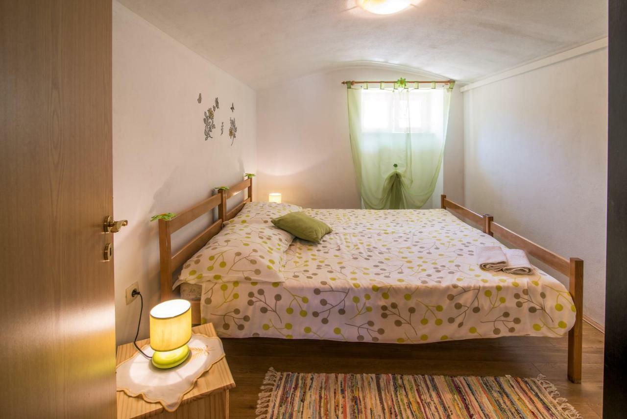 Apartmani Marija Malinska Kültér fotó