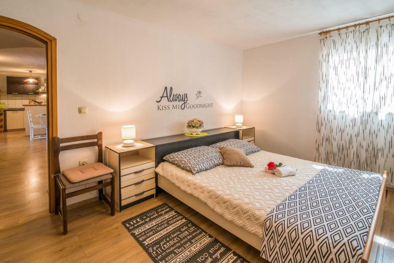 Apartmani Marija Malinska Kültér fotó