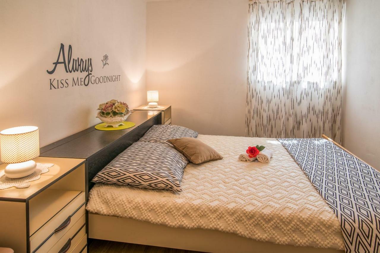 Apartmani Marija Malinska Kültér fotó