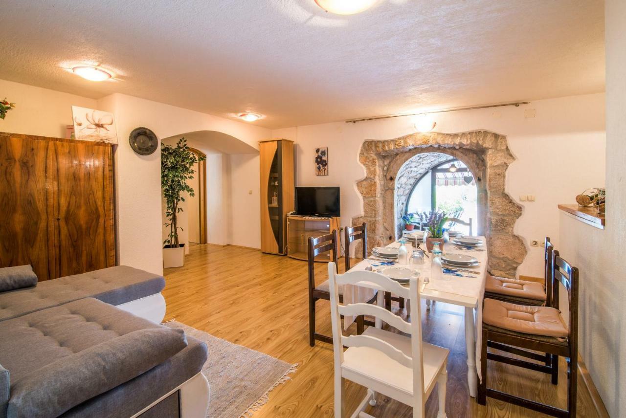 Apartmani Marija Malinska Kültér fotó