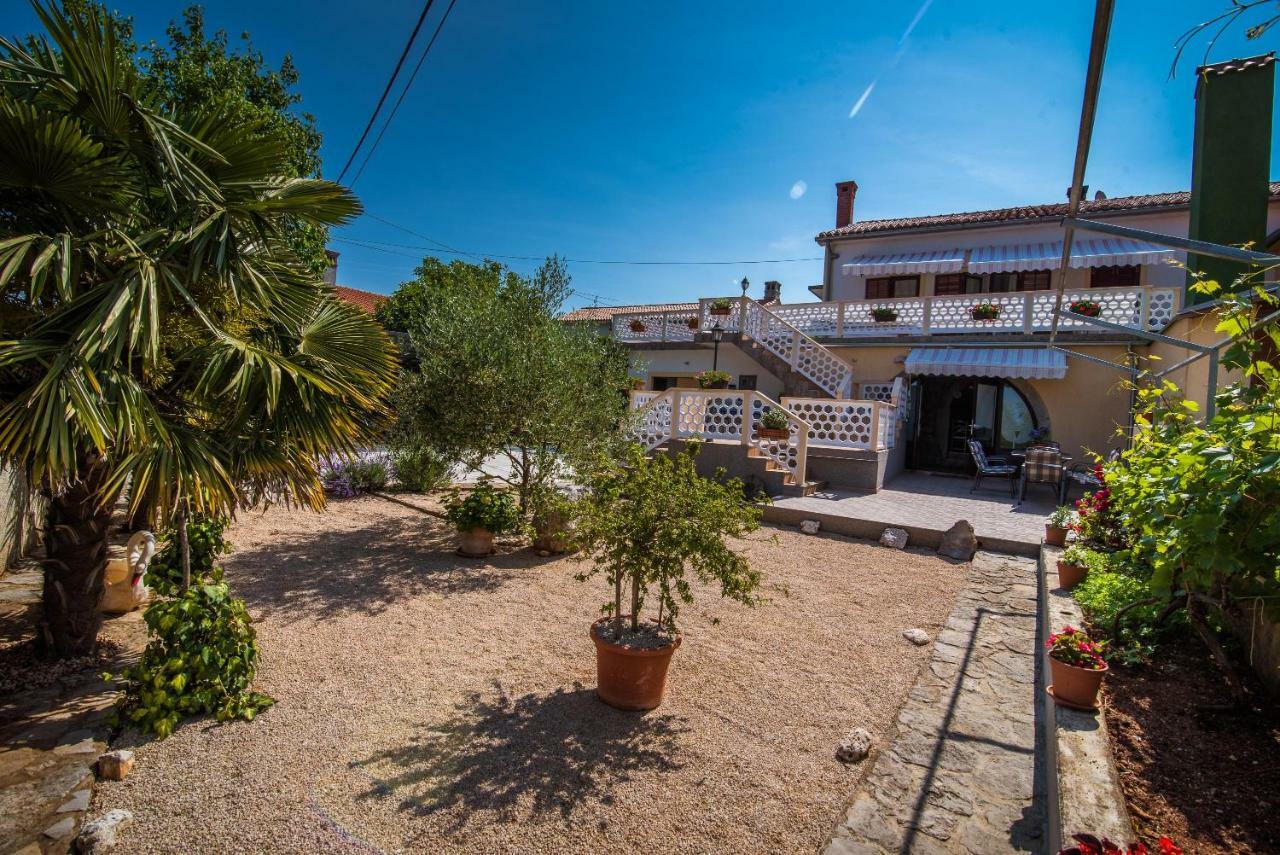 Apartmani Marija Malinska Kültér fotó